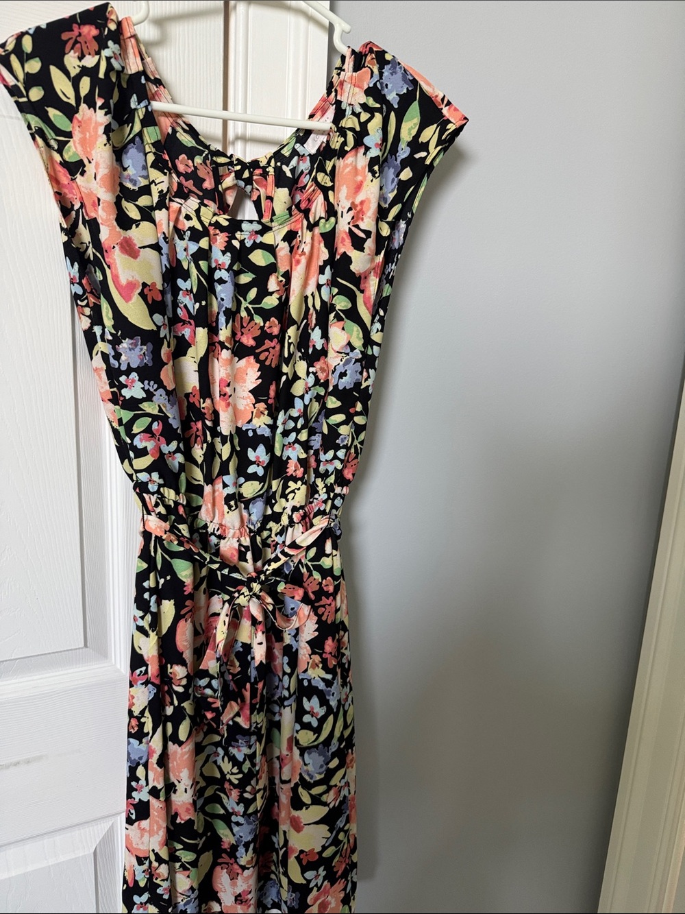 Floral Tie-Waist Midi Dress in Black and Multi LC Lauren Conrad large